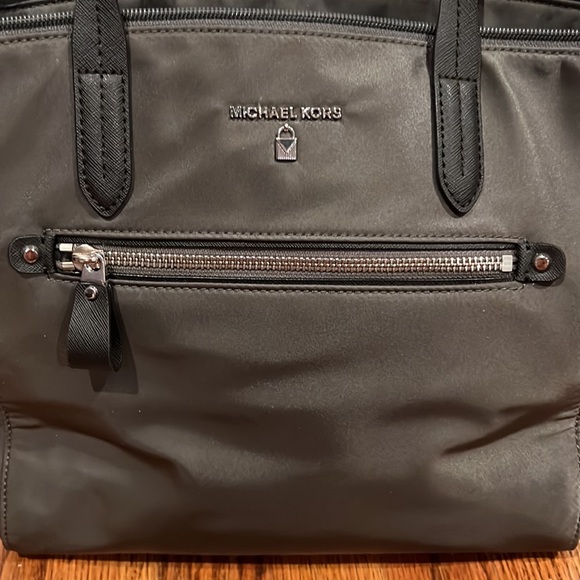 New with tags Michael Kors Nylon Kelsey tote graphite - Picture 2 of 7
